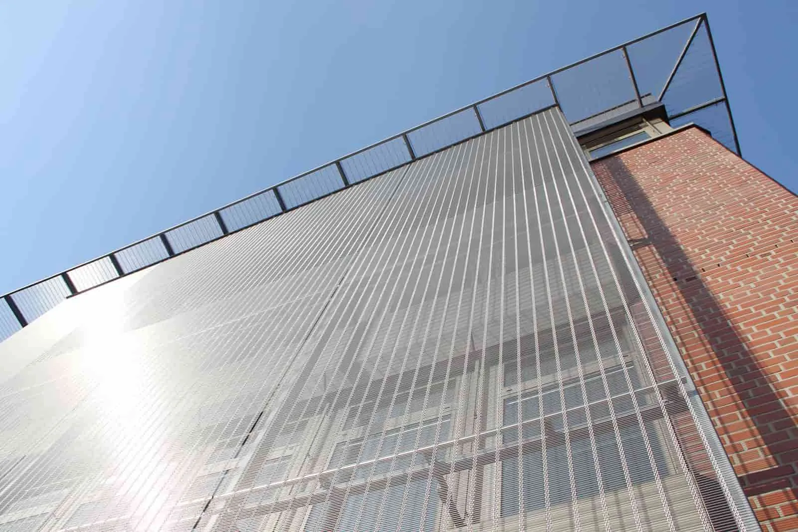 Установка медиафасадов