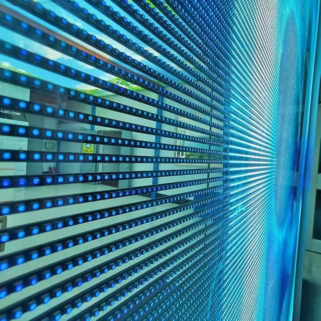 Прозрачная конструкция медиафасада