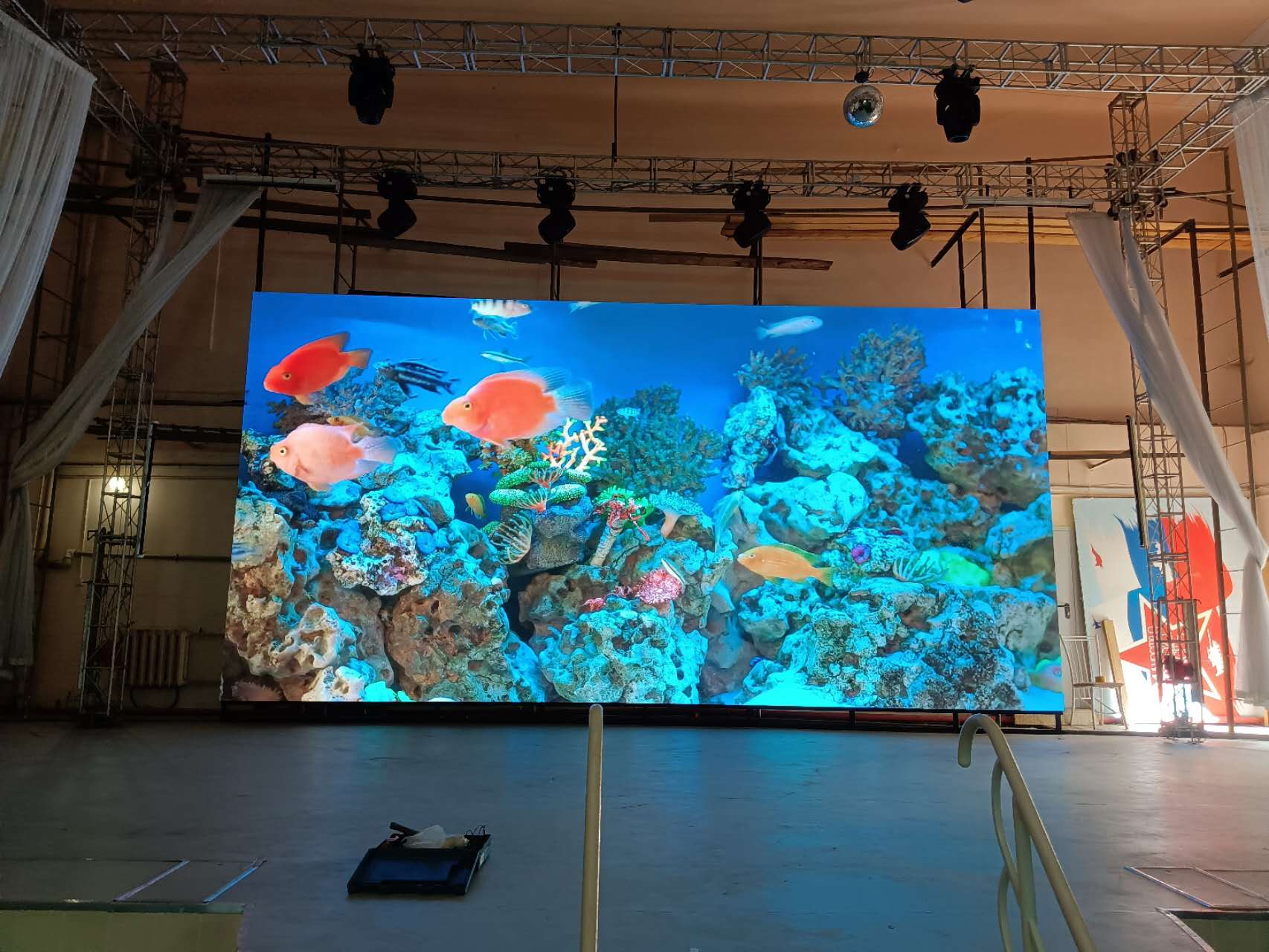 Экран для досугового центра "МЕТЕОР"