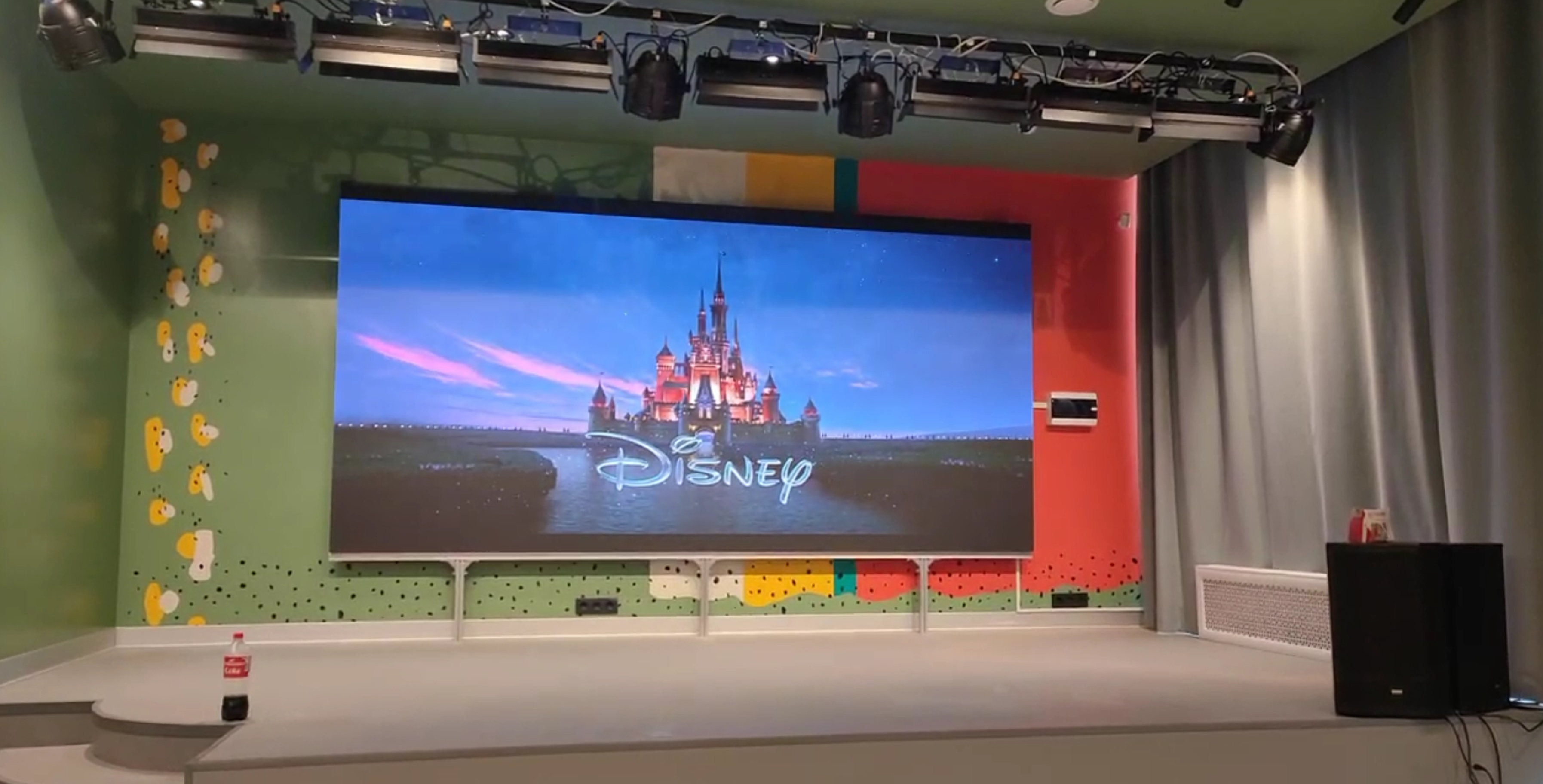 Экран для Центра социальной помощи семье и детям Калининского района Санкт-Петербурга - фото 1