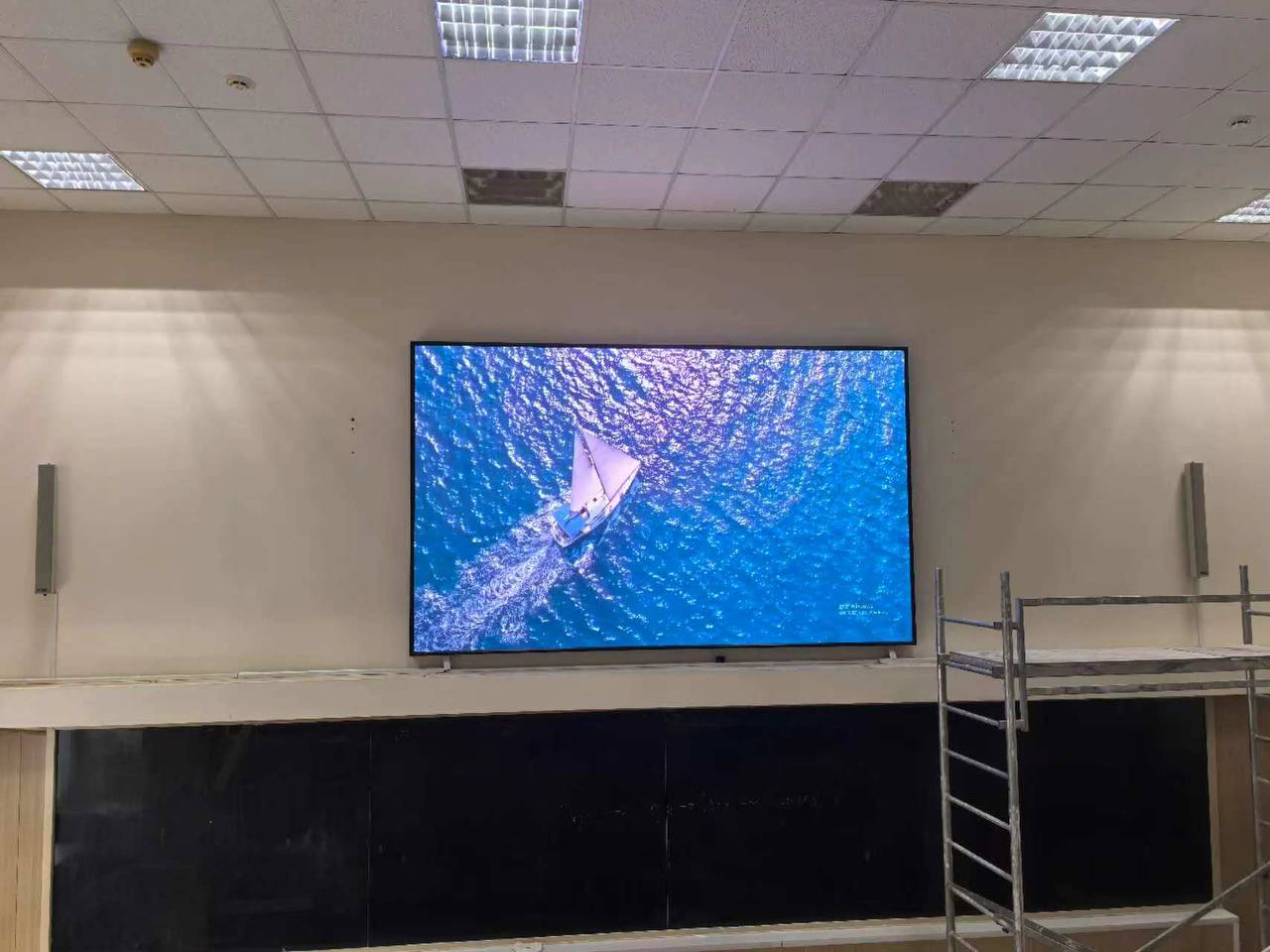 Интерьерный LED-экран формата P2 для Ростовского государственного университета путей сообщения - фото 1